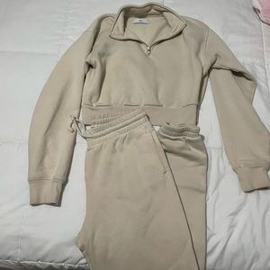 Beige Aritiza sweatpants and quarter zip hoodie bundle